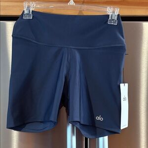 ALO Yoga Airlift Energy Short Medium Navy Shorts NWT